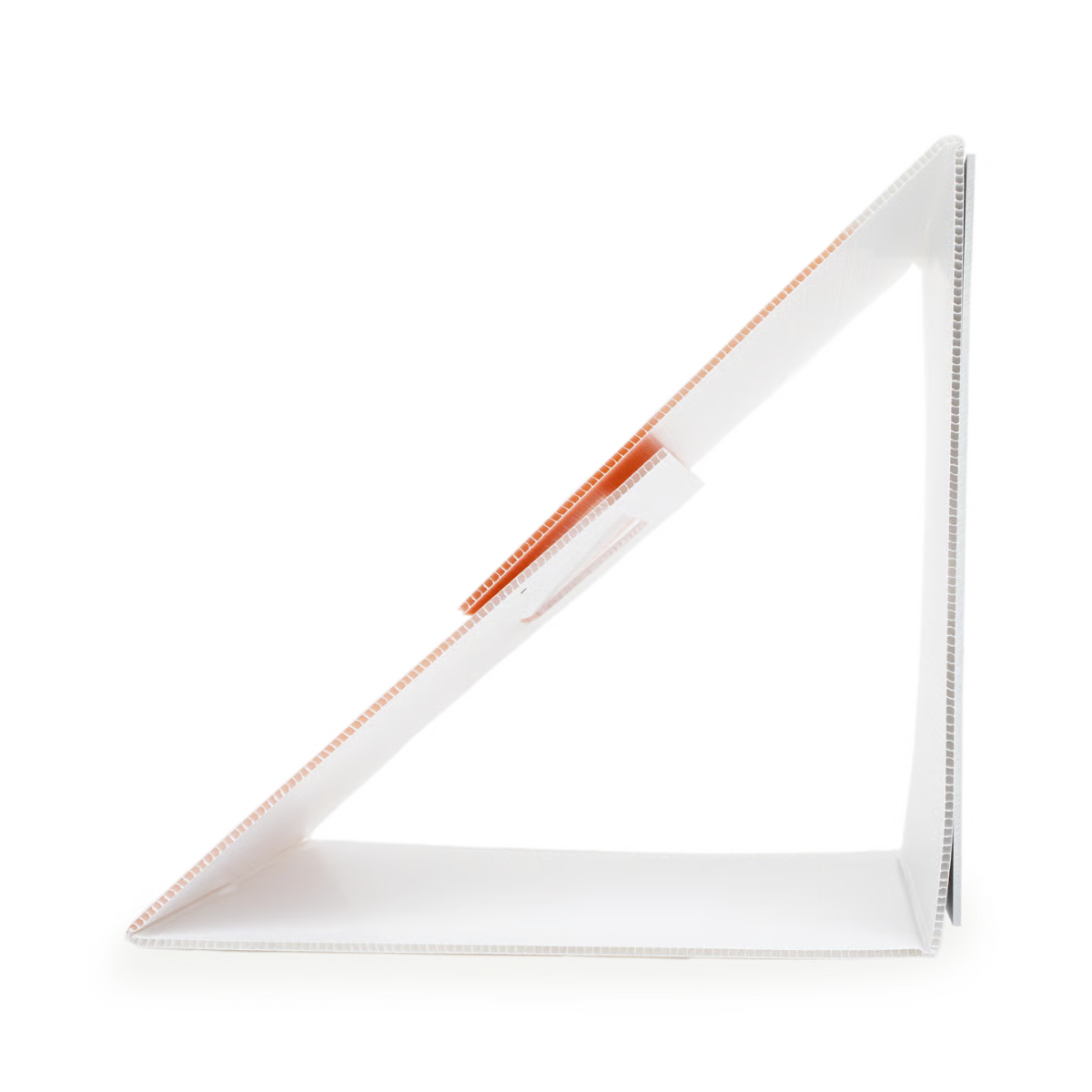 Boîte à miroirs triangulaire du NOI Group australien